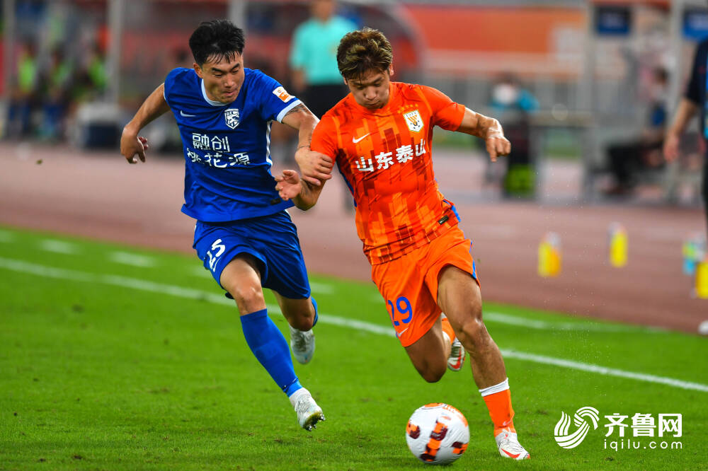 爱游戏-小组赛巅峰对决！泰山火箭队爆冷南城赤兔队，柔道赛场再起波澜；赛场纪律更严谨(2024年中国中学生柔道精英赛)