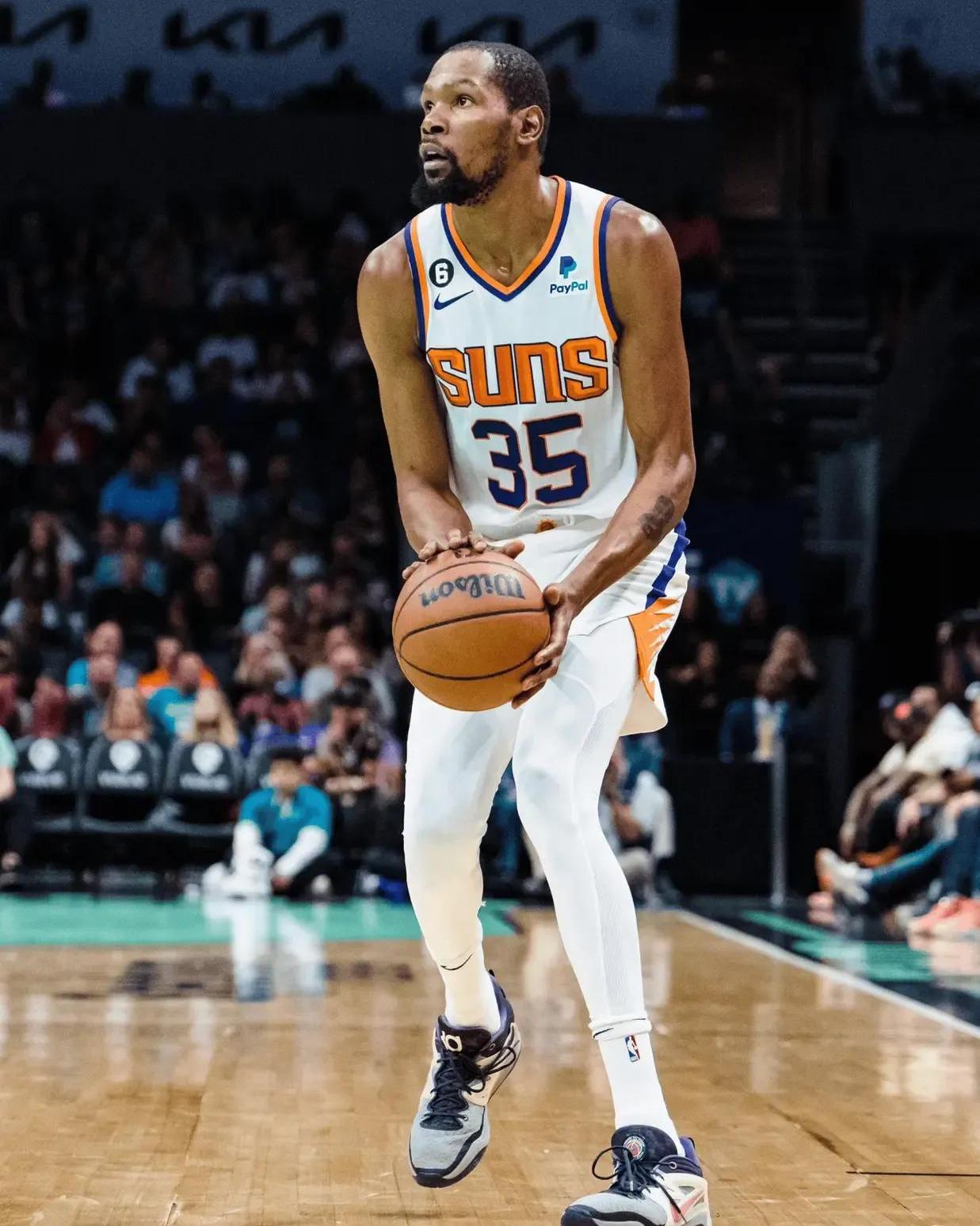 爱游戏体育-杜兰特连续七场比赛得分超过险胜，IG不断突破！比赛高潮迭起(杜兰特连续72场20+)