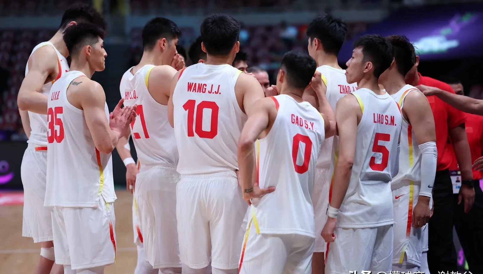 包含赛地聚焦——CBA常规赛集结日热度飙升，波特兰开拓者刷新队史纪录，震撼外界，控场能力受关注的词条